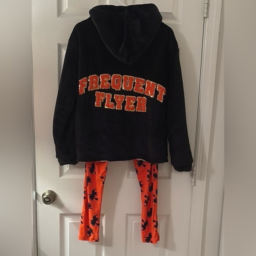 Grumpy & Gorgeous Halloween Frequent Flyer Witch Sequin Leggings Set Large NWT